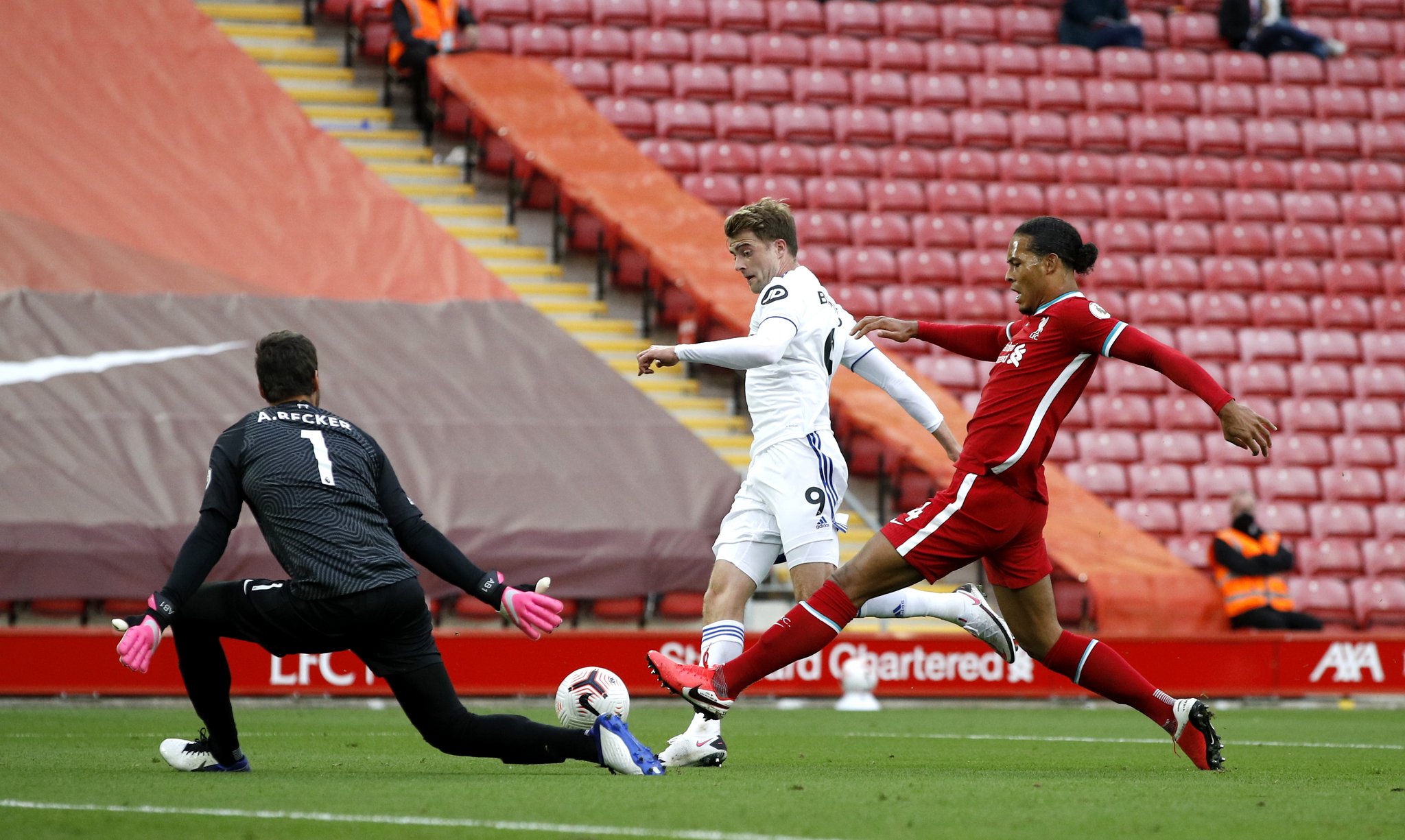 并以领袖姿 并以领袖姿